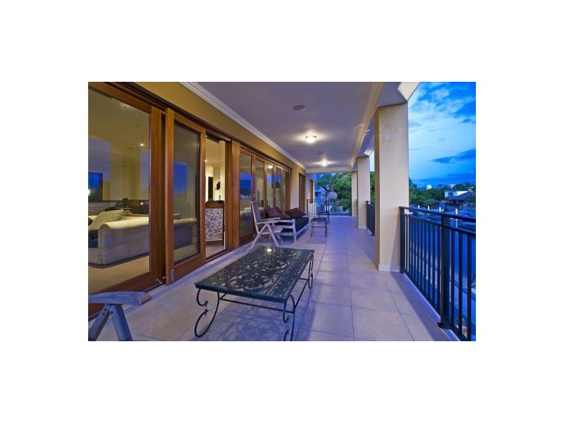 14 Monte Vista Court, Broadbeach Waters QLD 4218