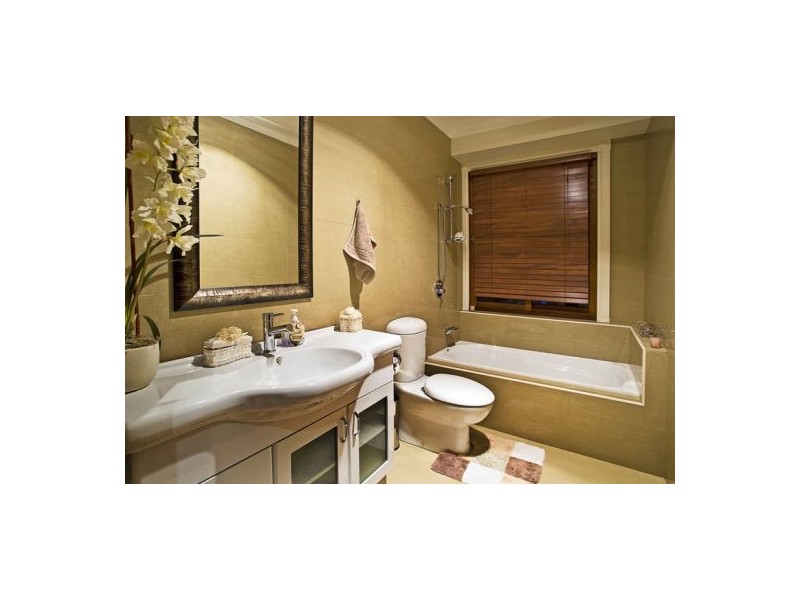 14 Monte Vista Court, Broadbeach Waters QLD 4218