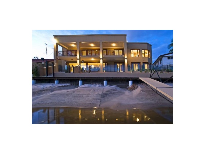 14 Monte Vista Court, Broadbeach Waters QLD 4218