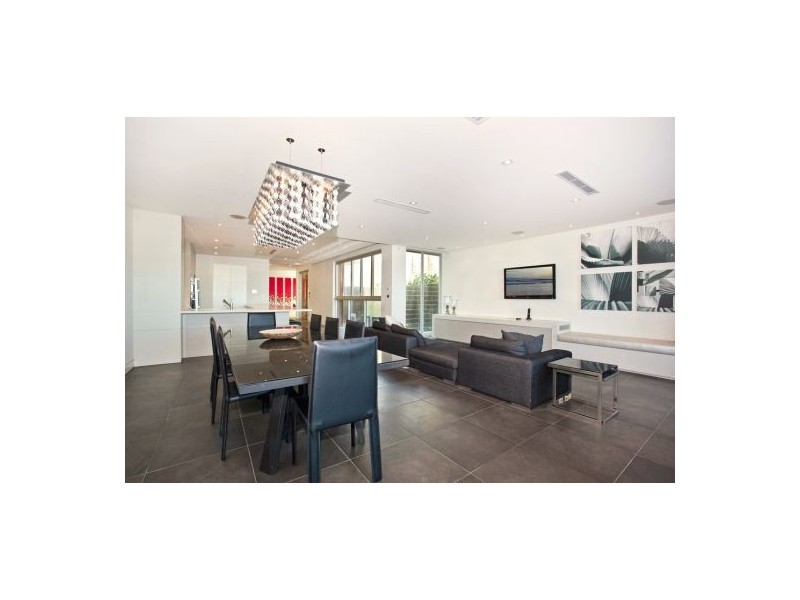 223 Hedges Avenue, Mermaid Beach QLD 4218