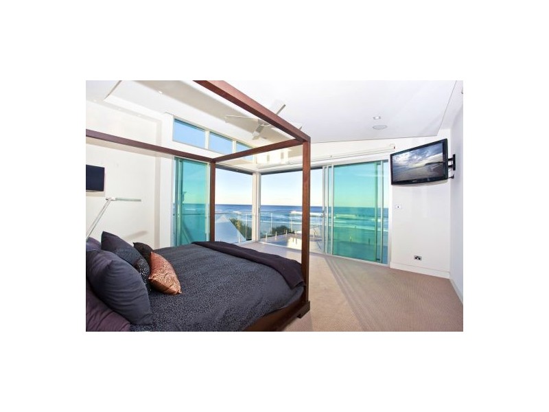 223 Hedges Avenue, Mermaid Beach QLD 4218