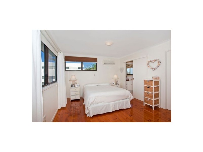 2/52 Albatross Avenue, Mermaid Beach QLD 4218