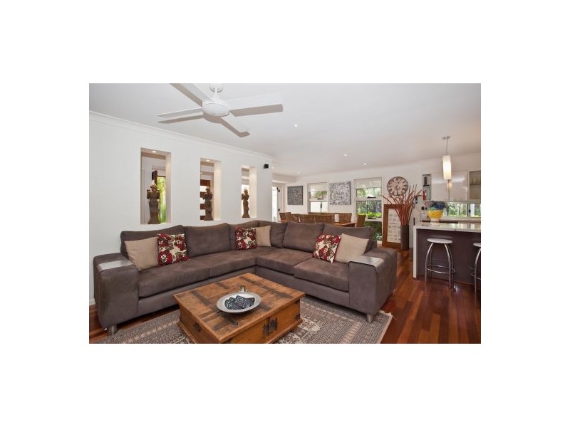 9 Sandpiper Drive, Burleigh Waters QLD 4220