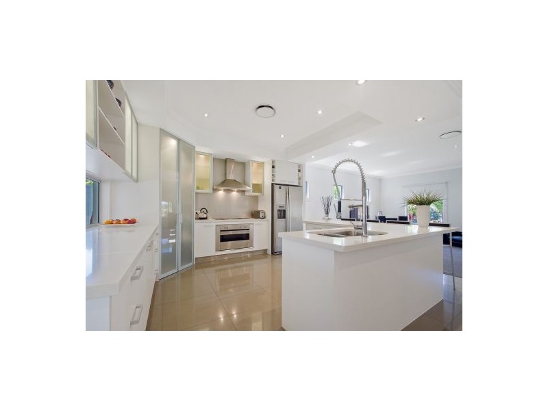 8 Gum Court, Burleigh Waters QLD 4220