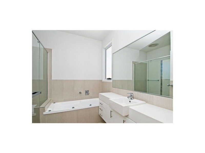 2/3 Banksia Broadway, Burleigh Heads QLD 4220