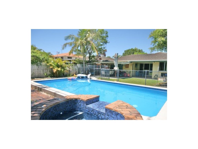 5 Warrina Crescent, Burleigh Waters QLD 4220