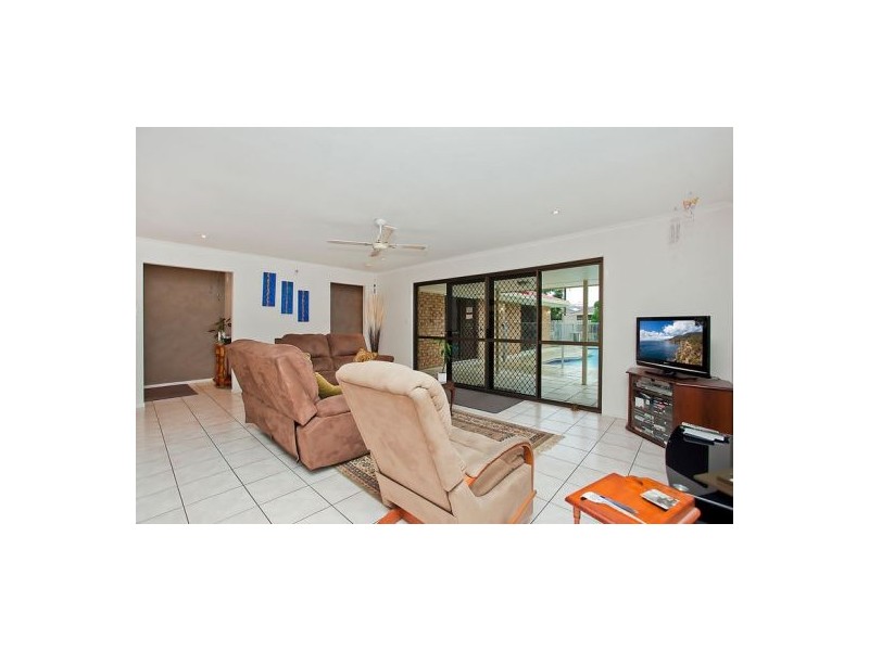 124 Burleigh Street, Burleigh Waters QLD 4220