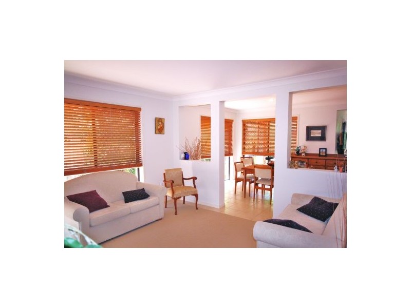 2/57 Albion Avenue, Miami QLD 4220