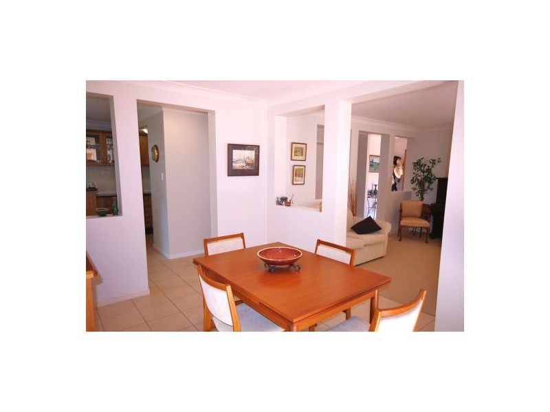 2/57 Albion Avenue, Miami QLD 4220