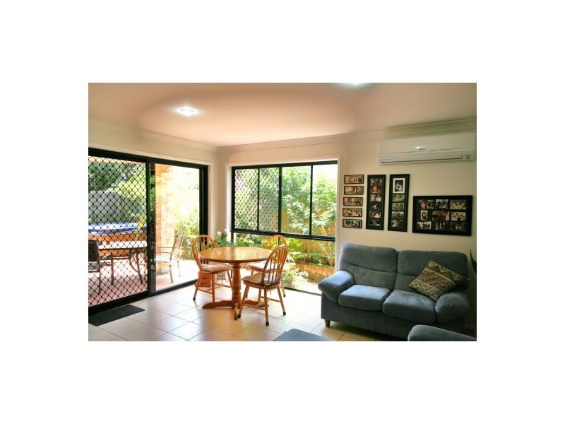 2/57 Albion Avenue, Miami QLD 4220