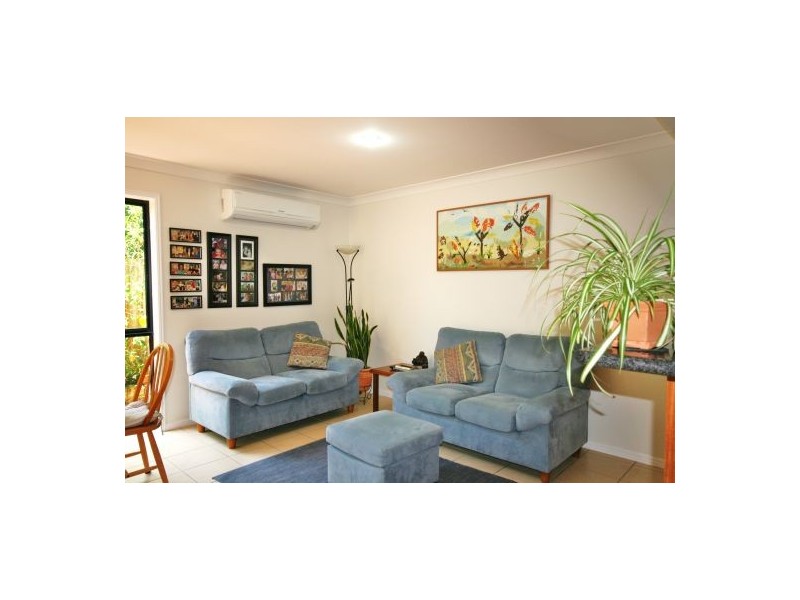 2/57 Albion Avenue, Miami QLD 4220