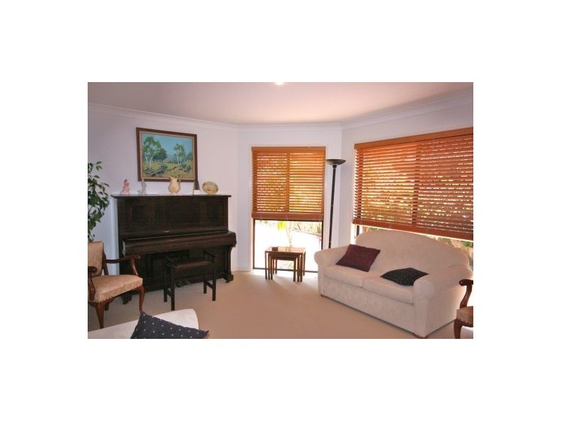 2/57 Albion Avenue, Miami QLD 4220