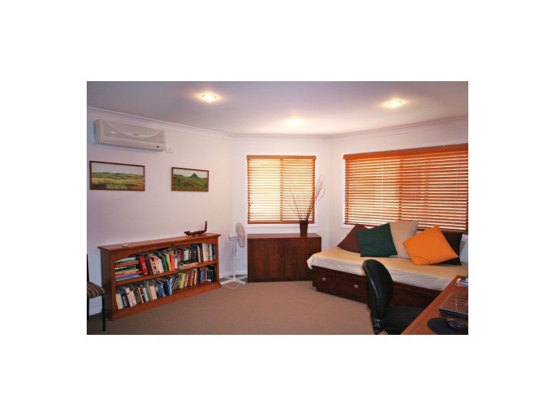 2/57 Albion Avenue, Miami QLD 4220