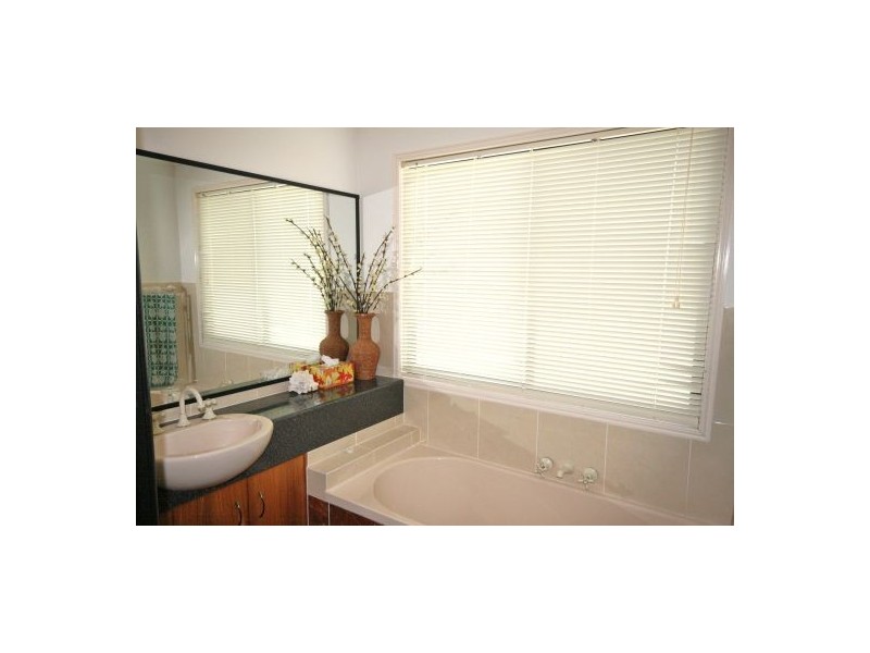 2/57 Albion Avenue, Miami QLD 4220