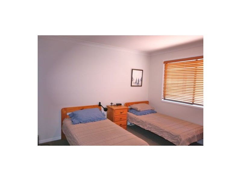 2/57 Albion Avenue, Miami QLD 4220