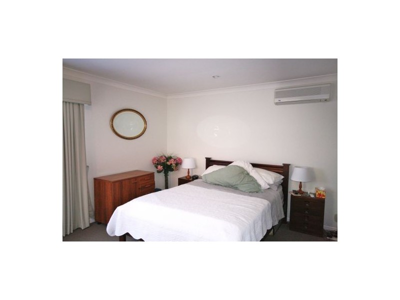 2/57 Albion Avenue, Miami QLD 4220