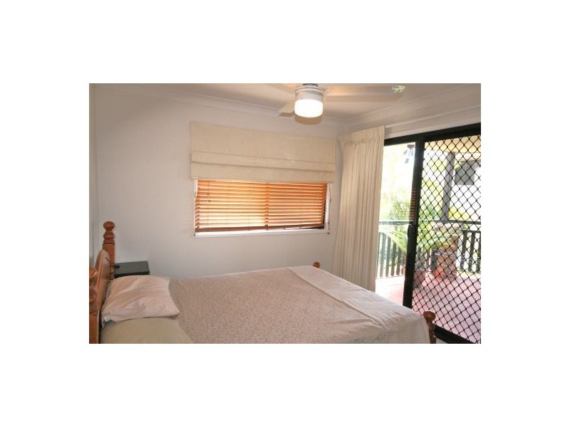 2/57 Albion Avenue, Miami QLD 4220