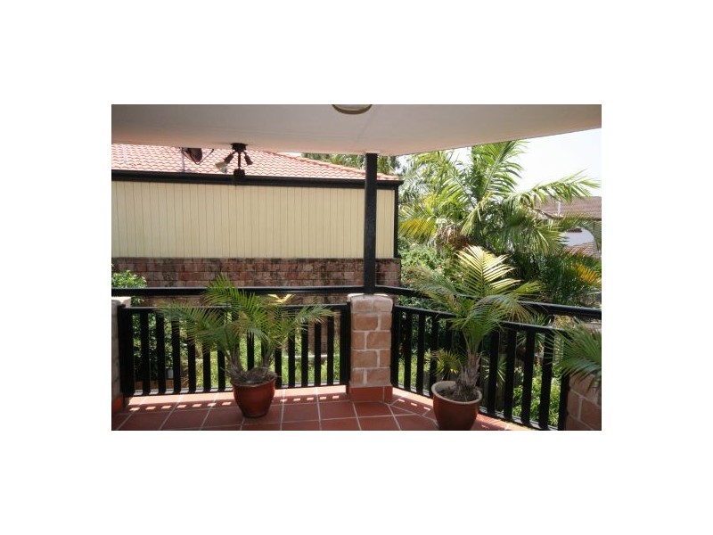 2/57 Albion Avenue, Miami QLD 4220