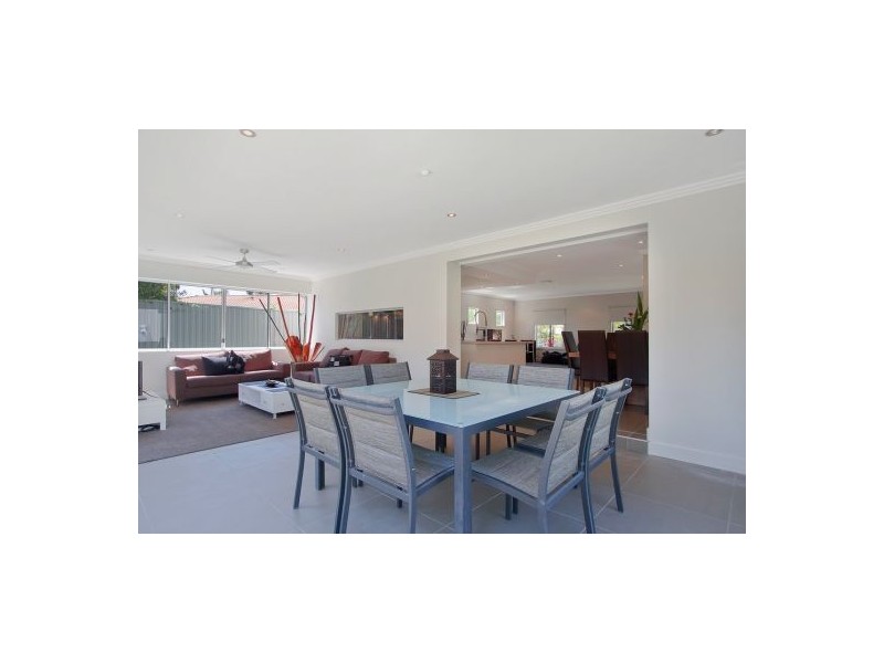 8 Gum Court, Burleigh Waters QLD 4220