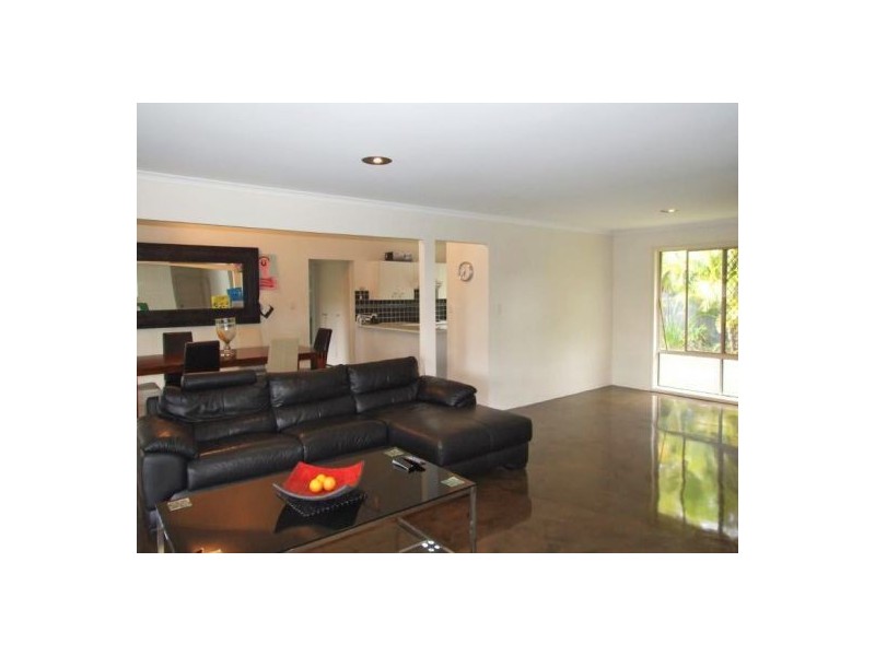 184 Christine Avenue, Burleigh Waters QLD 4220