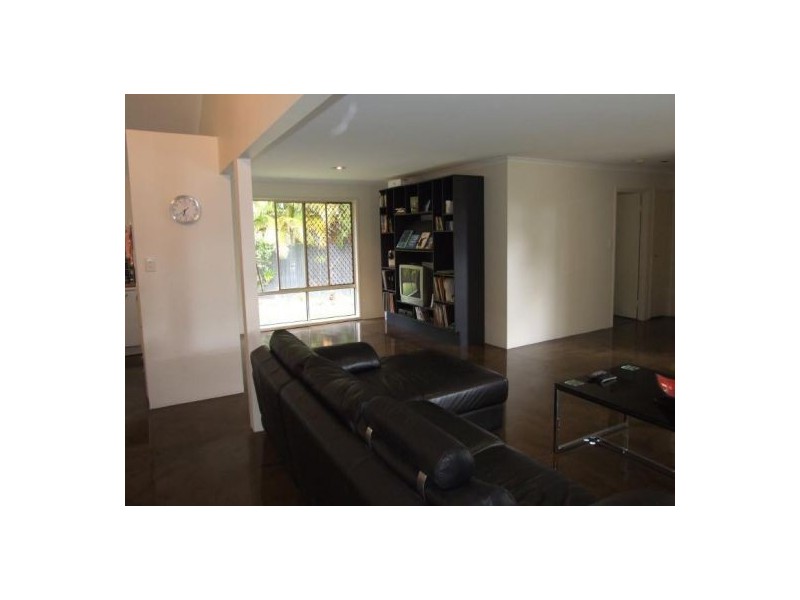 184 Christine Avenue, Burleigh Waters QLD 4220