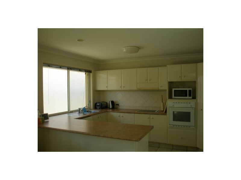 18 Lakes Circuit, Burleigh Waters QLD 4220