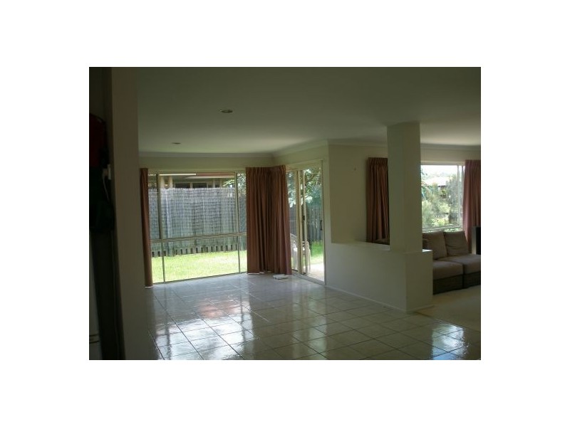 18 Lakes Circuit, Burleigh Waters QLD 4220