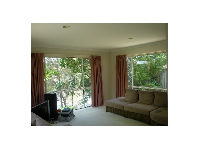 18 Lakes Circuit, Burleigh Waters QLD 4220