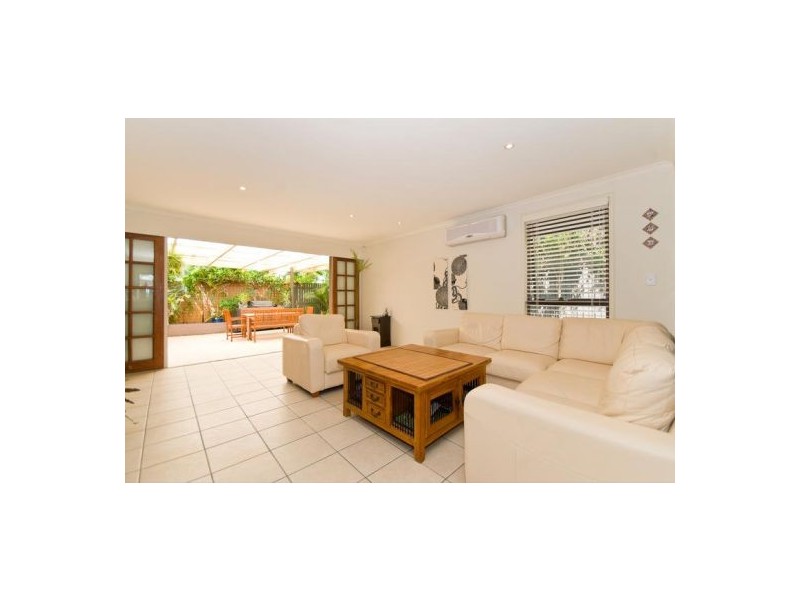 2/118 Petrel Avenue, Mermaid Beach QLD 4218