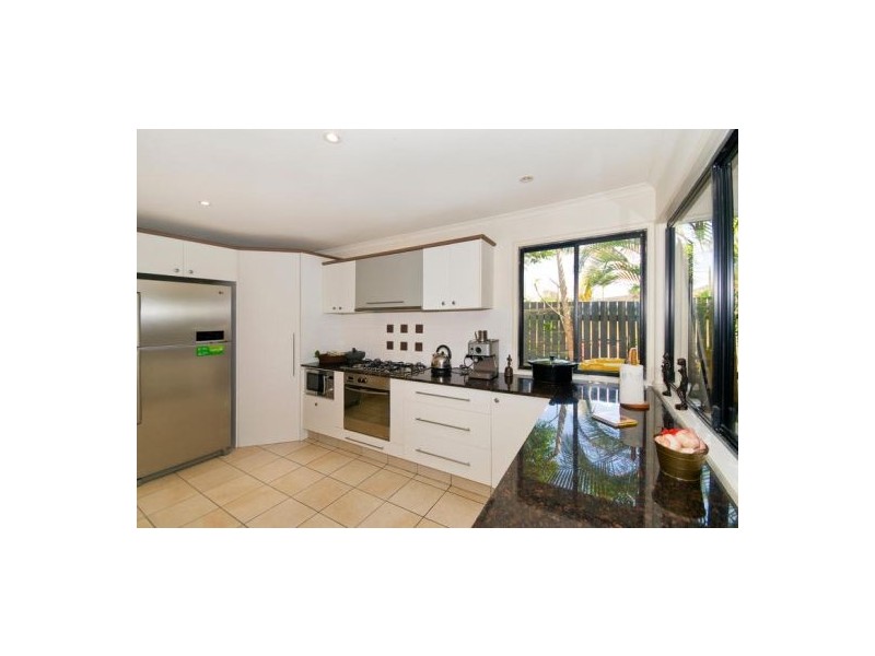 2/118 Petrel Avenue, Mermaid Beach QLD 4218