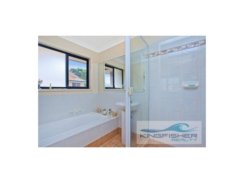 33 Schooner Court, Burleigh Waters QLD 4220