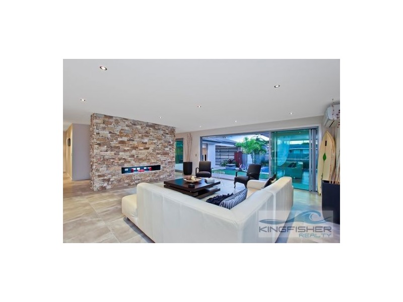 10 Kestrel Drive, Burleigh Waters QLD 4220