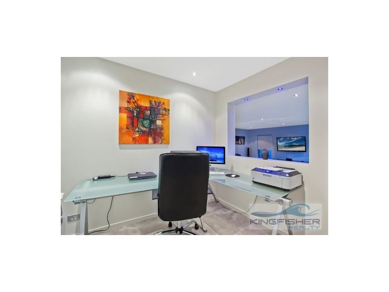 10 Kestrel Drive, Burleigh Waters QLD 4220