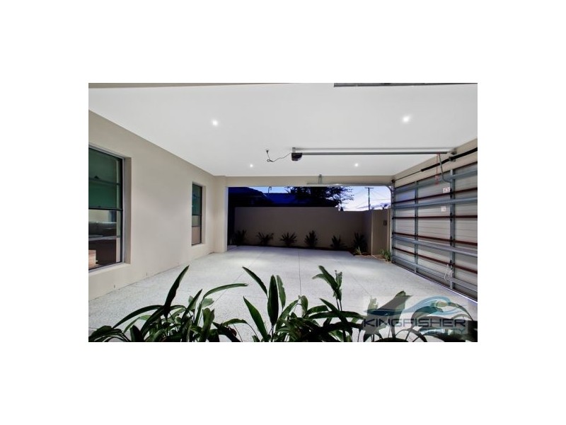 10 Kestrel Drive, Burleigh Waters QLD 4220