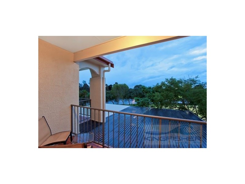 27/24 Ron Penhaligon Way, Robina QLD 4226