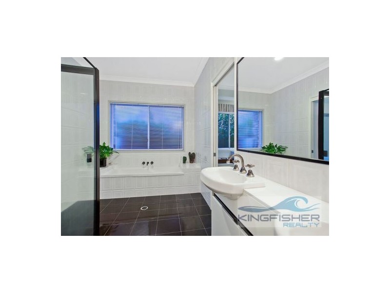 17 Acron Street, Elanora QLD 4221