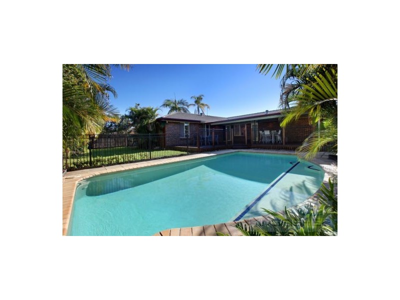 176 Christine Avenue, Burleigh Waters QLD 4220