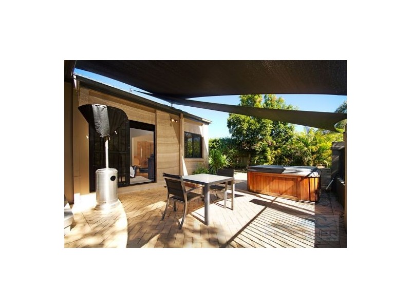 113 Dunlin Drive, Burleigh Waters QLD 4220