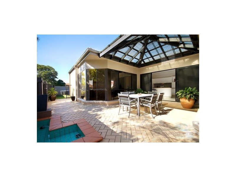 113 Dunlin Drive, Burleigh Waters QLD 4220