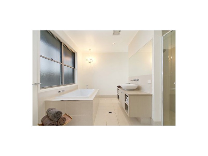 12 Sandpiper Drive, Burleigh Waters QLD 4220