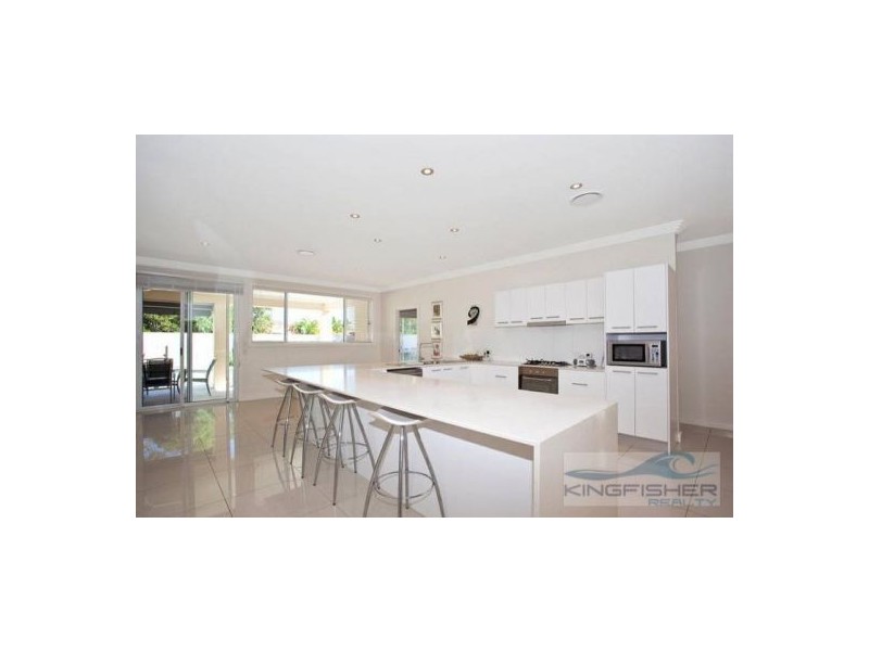 111 Dunlin Drive, Burleigh Waters QLD 4220