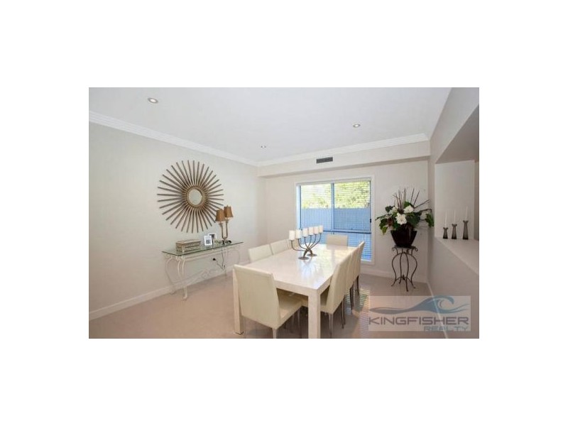 111 Dunlin Drive, Burleigh Waters QLD 4220