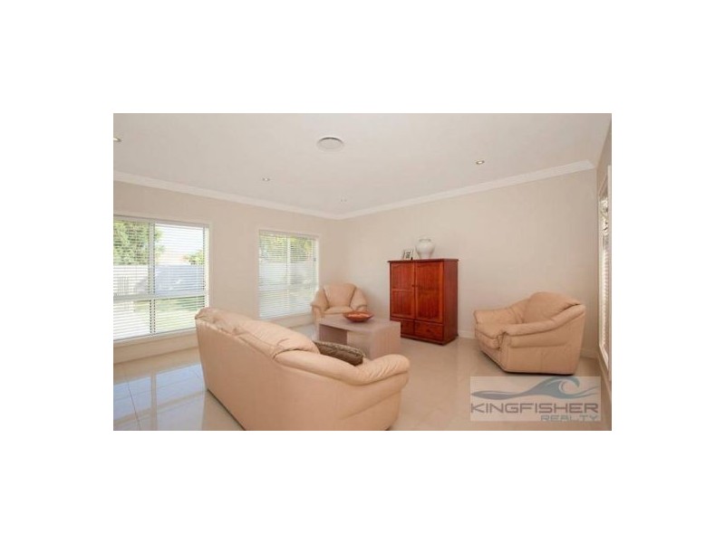 111 Dunlin Drive, Burleigh Waters QLD 4220