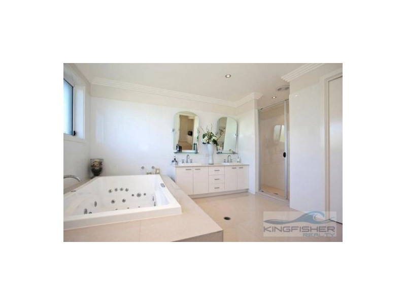 111 Dunlin Drive, Burleigh Waters QLD 4220