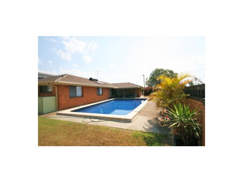 2 Eagle Avenue, Burleigh Waters QLD 4220