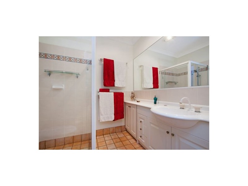 14 Stingray Crescent, Burleigh Waters QLD 4220