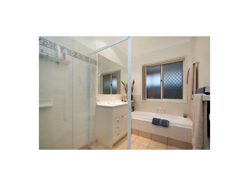 14 Stingray Crescent, Burleigh Waters QLD 4220