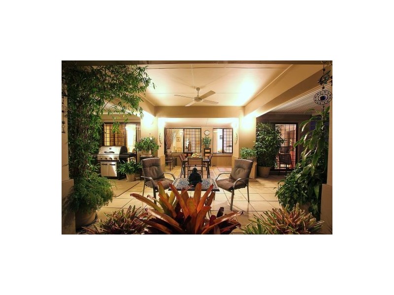 2 Stingray Crescent, Burleigh Waters QLD 4220