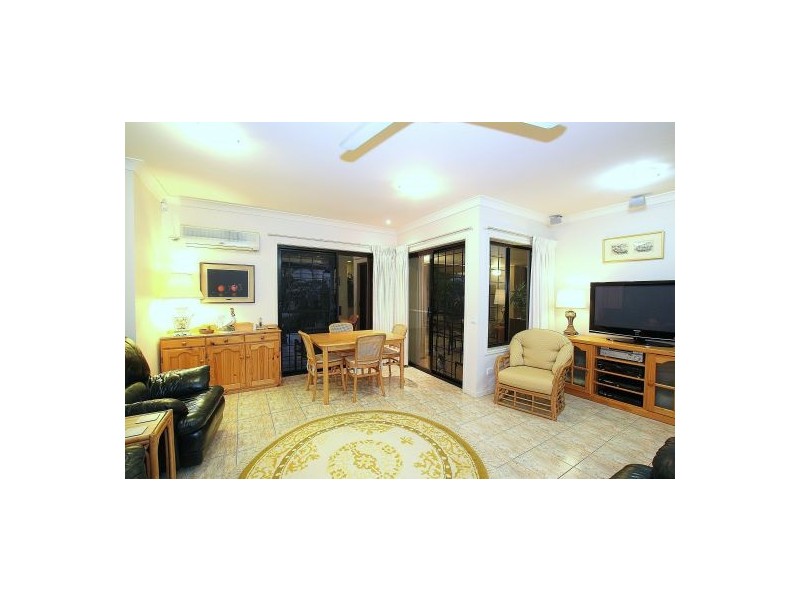 2 Stingray Crescent, Burleigh Waters QLD 4220