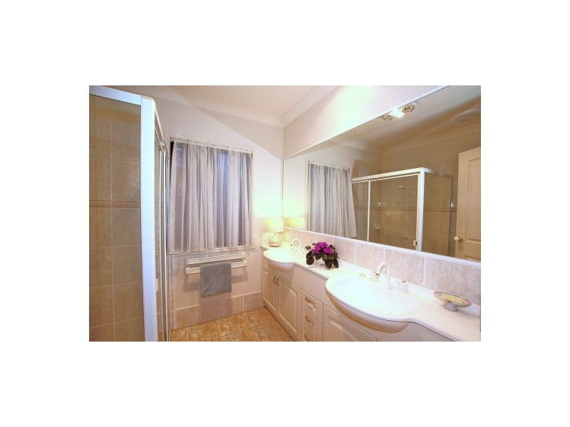 2 Stingray Crescent, Burleigh Waters QLD 4220